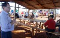 Rio Bonito - Prefeito participa de reunião com comunidade 10 de Maio
