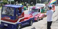 Crianças pilotam minicaminhões em ação da F-Truck em Curitiba