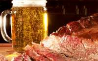Com cerveja, carne de churrasco é menos prejudicial à saúde, diz estudo