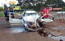 Motorista fica gravemente ferido em acidente entre carro e caminhão na BR 277