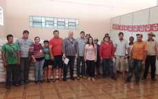 Rio Bonito - Seab em parceria com Agricultura e Cacia entregam 300 sacos de milhos para famílias no Arapongas