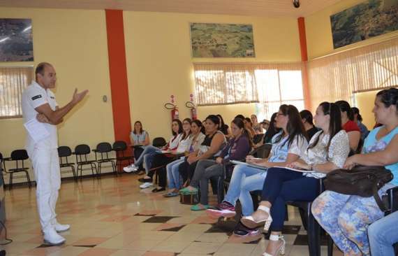 Porto Barreiro - Governo municipal promove palestra para profissionais e pais de alunos