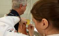 Vacinação contra a gripe no Paraná começa em 17 de abril