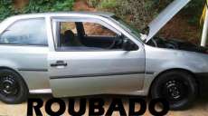 Laranjeiras - Carro é roubado em frente residência