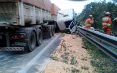 Ibema - Veja fotos do acidente desta segunda dia 06 que vitimou fatalmente caminhoneiro ibemense