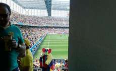 Torcedor paga R$ 180 por ingresso e só vê metade do campo em Curitiba