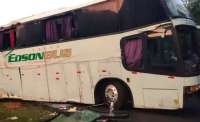 Ônibus com 30 passageiros capota no sudoeste do Paraná