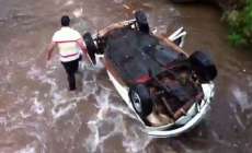 No Paraná, carro cai dentro de córrego, Veja o vídeo