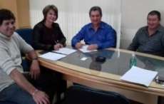 Nova Laranjeiras - Assinado convênio para a construção das calçadas