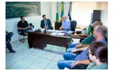 Guaraniaçu - A convite do prefeito promotor da Comarca visita Prefeitura