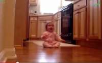 Vídeo mostra alegria de bebês quando os pais chegam em casa. Assista