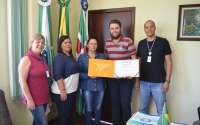 Pinhão - Município recebe certificado por participação no Dia do Desafio e secretária de Administração dá os méritos à população