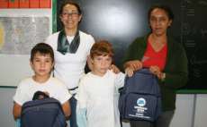 Laranjeiras - Secretaria de Educação inicia distribuição de kits escolares