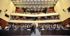 Deputados aprovam prorrogação de mandatos dos diretores de escolas e mudanças na política tributária