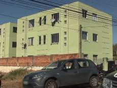 Homem tranca criança em quarto e mata mulher em outro, diz polícia
