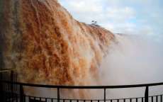 Vazão dez vezes acima do normal interdita passarela das Cataratas em Foz do Iguaçu
