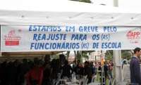 Professores continuam em greve