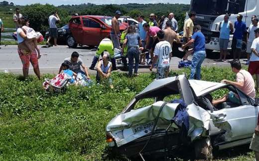 Acidente Na BR Em Curitiba Envolve Seis Carros, Deixa Um Morto E Vários ...