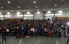 Em assembleia, professores da rede estadual decidem suspender greve
