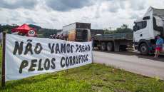 Cresce número de protestos dos caminhoneiros pelo interior do Paraná