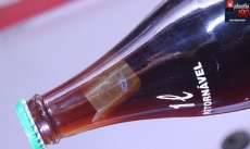 Em Curitiba, família acha objeto estranho em garrafa de Coca-cola