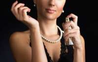 Pesquisa mostra que mulheres com perfumes parecem mais bonitas