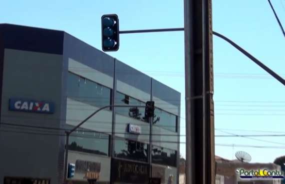 Laranjeiras - Semáforos desligados geram confusão no centro. Veja o vídeo