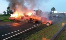 MST bloqueia BR-277 em protesto contra reintegração de posse em Santa Terezinha de Itaipu