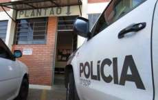 Condutor embriagado é detido ao dirigir carro sem uma roda