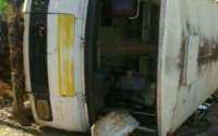 Ônibus escolar tomba e deixa seis crianças feridas no Paraná