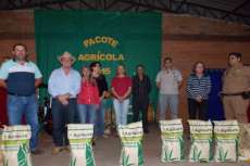 Virmond - Pacote agrícola 2015 foi entregue e beneficia mais de 200 produtores