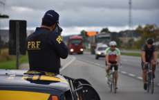 PRF flagra 7.800 carros acima da velocidade máxima durante feriado no Paraná