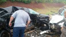 Batida entre dois veículos deixa uma pessoa morta e três feridas na PR-444