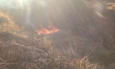 Laranjeiras - Incêndio ambiental é registrado na antiga pedreira no bairro São Miguel.