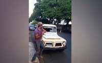 Motorista destrói veículo antes de ser recolhido em blitz no Paraná