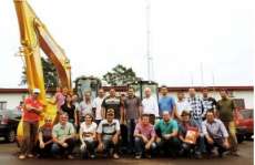 Candói - Prefeito entrega 2 máquinas novas compradas com recursos do leilão de sucatas