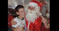 Candói - Papai Noel percorre município entregando brinquedo e doces para as crianças