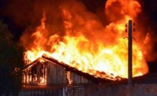 Homem é suspeito de atear fogo na própria casa e depois desaparecer