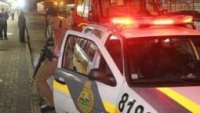 Quedas - Festinha regada a bebida e som alto acaba com a chegada da policia