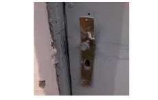 Porta foi arrombada