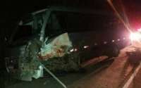 Colisão entre carro e ônibus causa morte e deixa cinco feridos