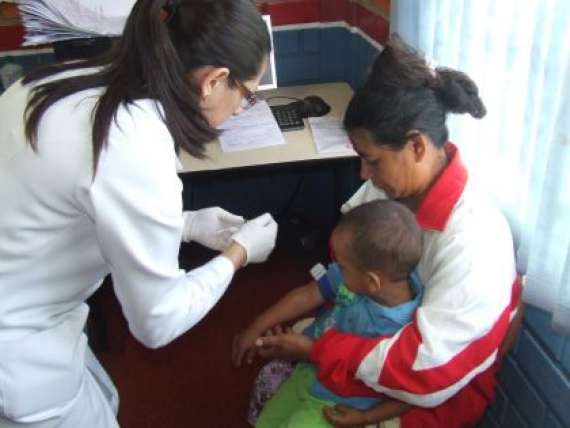 Espigão Alto - Crianças participam de coleta de amostras de sangue