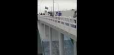 Vídeo mostra homem se jogando na Ponte da Amizade. Asssista!
