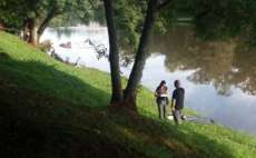 Jovem morre afogado em lago após sair de boate