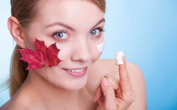 Como tratar e deixar a pele bonita e saudável durante o Outono