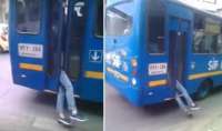 Motorista de ônibus prende ladrão na porta e dirige até delegacia