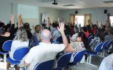 Servidores da Unicentro aprovam indicativo de greve