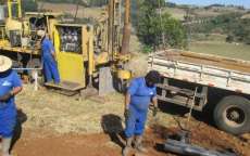 Rio Bonito - Máquinas iniciam perfuração de poço artesiano na Linha Nova após 20 anos