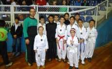 Rio Bonito -  Alunos de Taekwondo conquistam 16 medalhas em Londrina