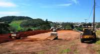 Laranjeiras - Prefeitura trabalha na conclusão da terraplanagem onde será construída a escola do Santo Antonio de Pádua